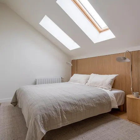 Bright Designer In Centre Ρίγα