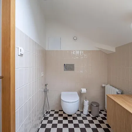 Bright Designer In Centre Ρίγα